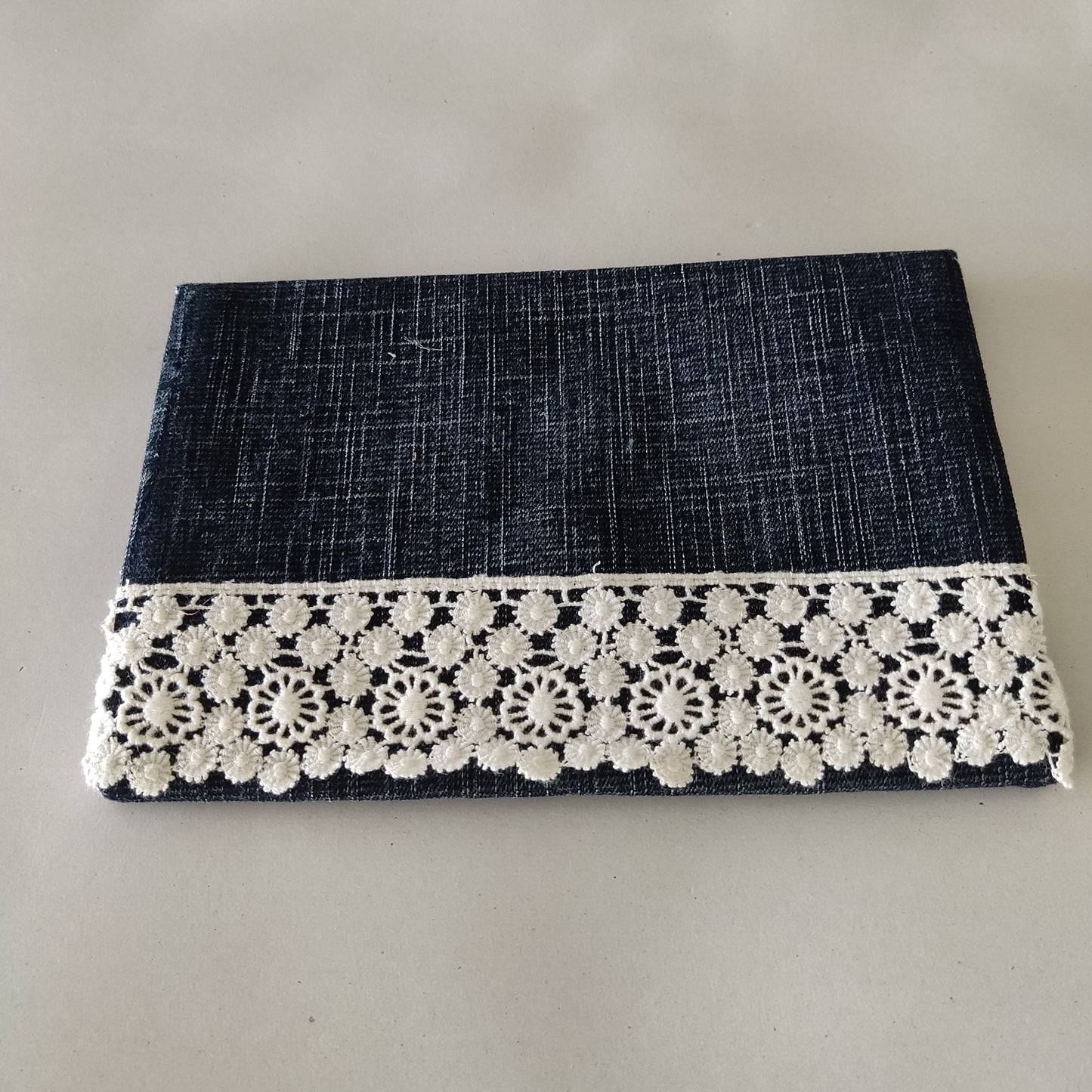 Lacey Navy - A Sustainable Wallet
