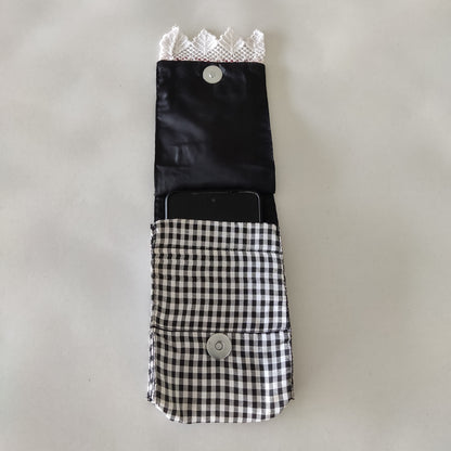 Checked - A Sustainable Mobile Pouch